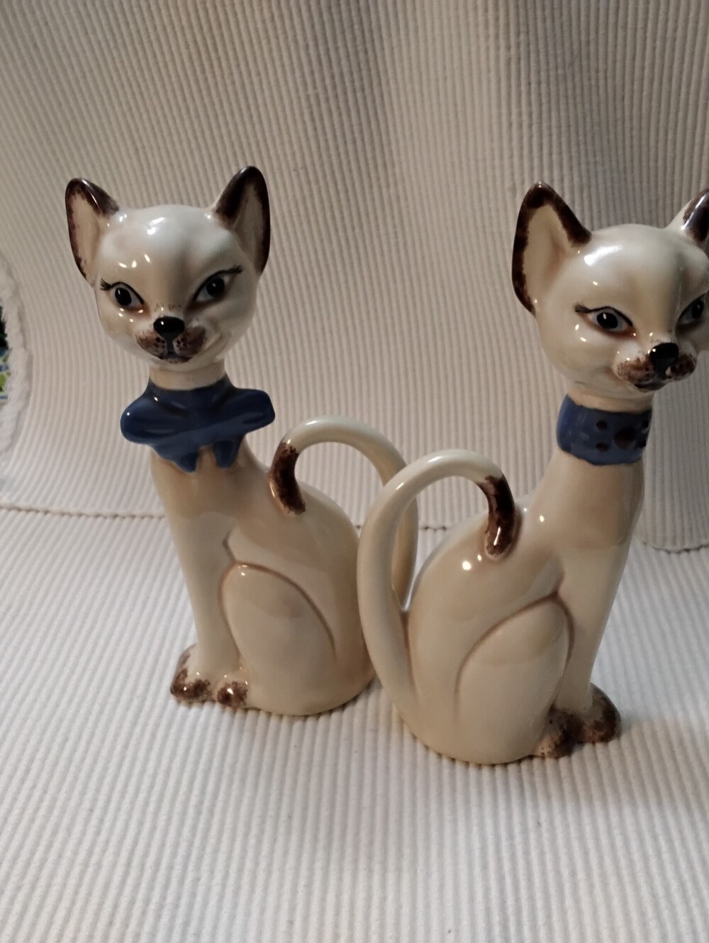 4026 Vintage Porcelain White and Blue Floral Cat Figurines Lot Of 4. - Picture 8 of 11